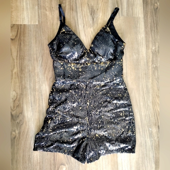 Sparkly Sequins Romper - Picture 9 of 14
